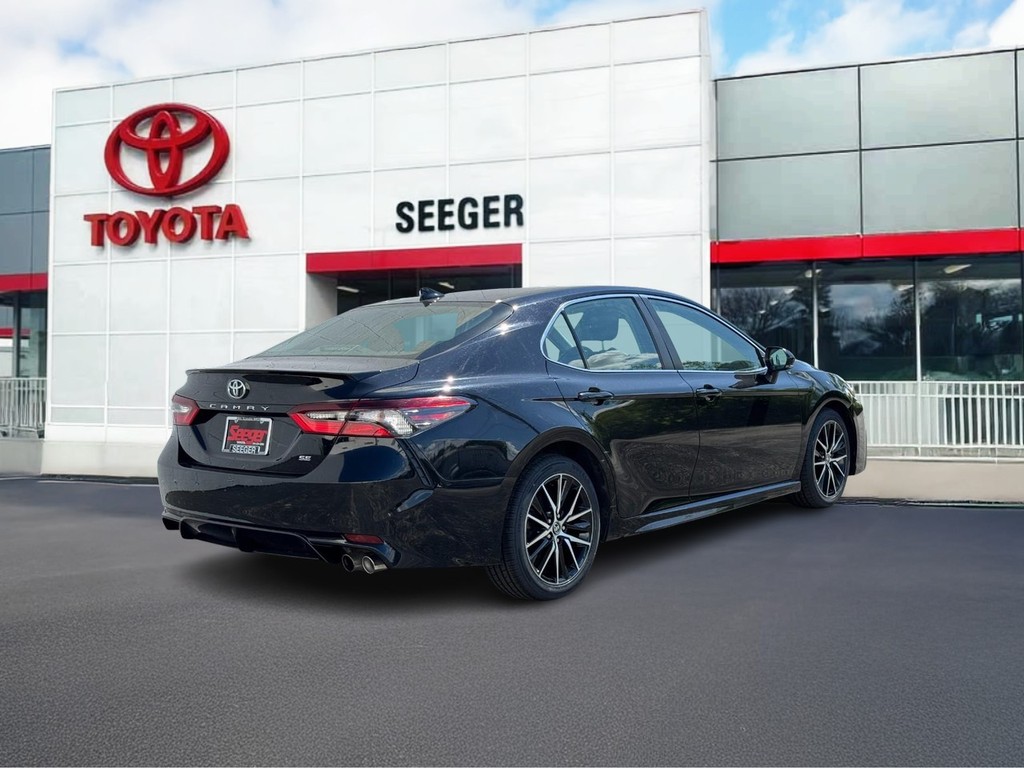 Toyota Camry Vehicle Full-screen Gallery Image 03