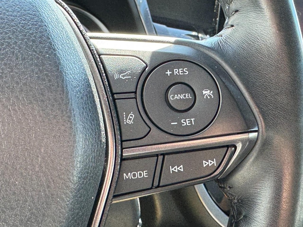 Toyota Camry Vehicle Full-screen Gallery Image 17