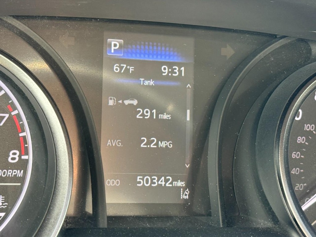 Toyota Camry Vehicle Full-screen Gallery Image 18