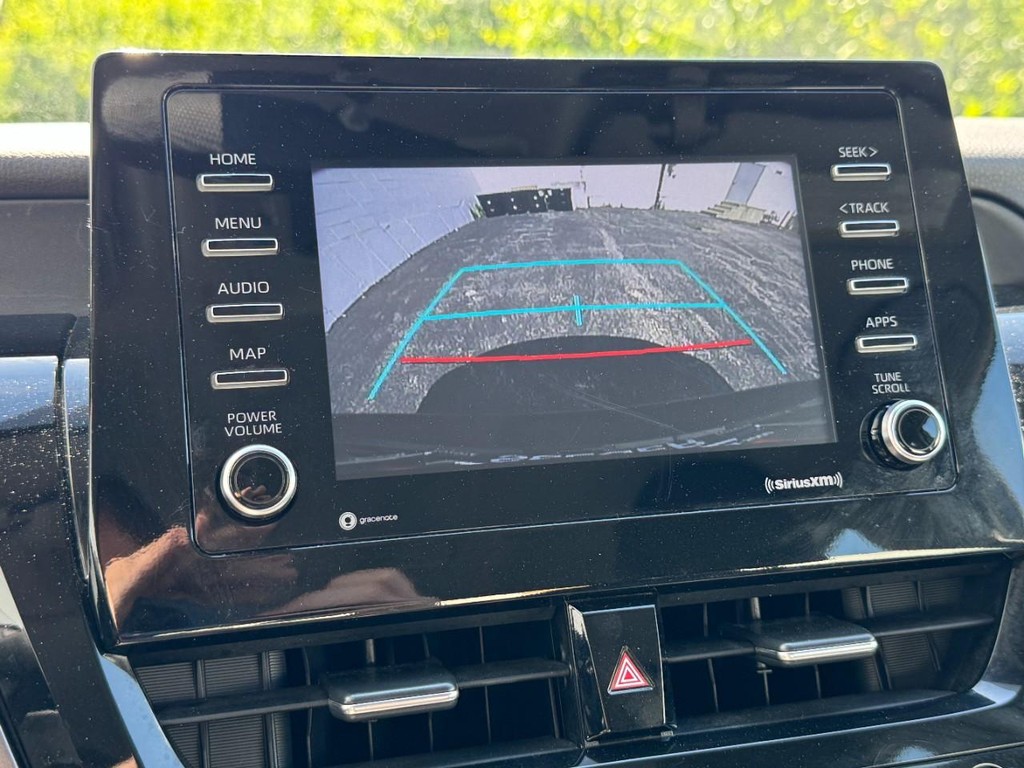 Toyota Camry Vehicle Full-screen Gallery Image 20