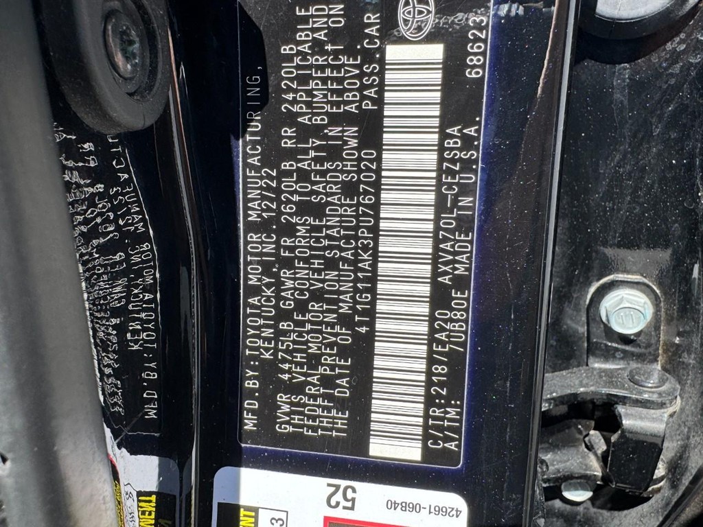 Toyota Camry Vehicle Full-screen Gallery Image 23