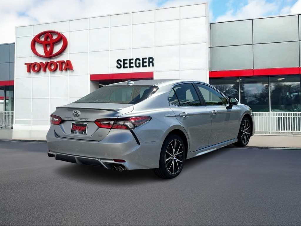 Toyota Camry Vehicle Full-screen Gallery Image 03