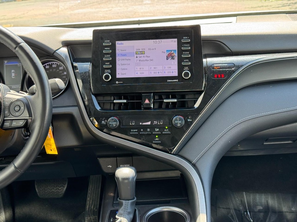 Toyota Camry Vehicle Full-screen Gallery Image 13