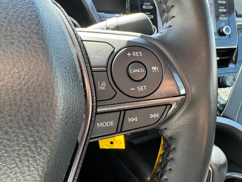 Toyota Camry Vehicle Full-screen Gallery Image 17