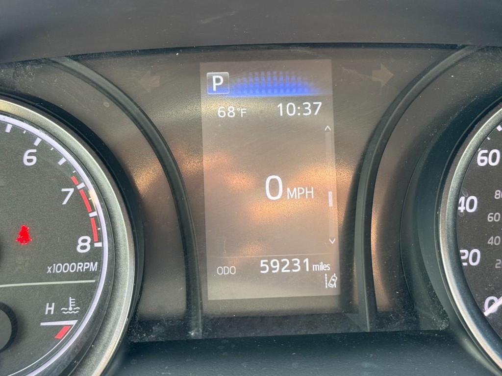 Toyota Camry Vehicle Full-screen Gallery Image 18