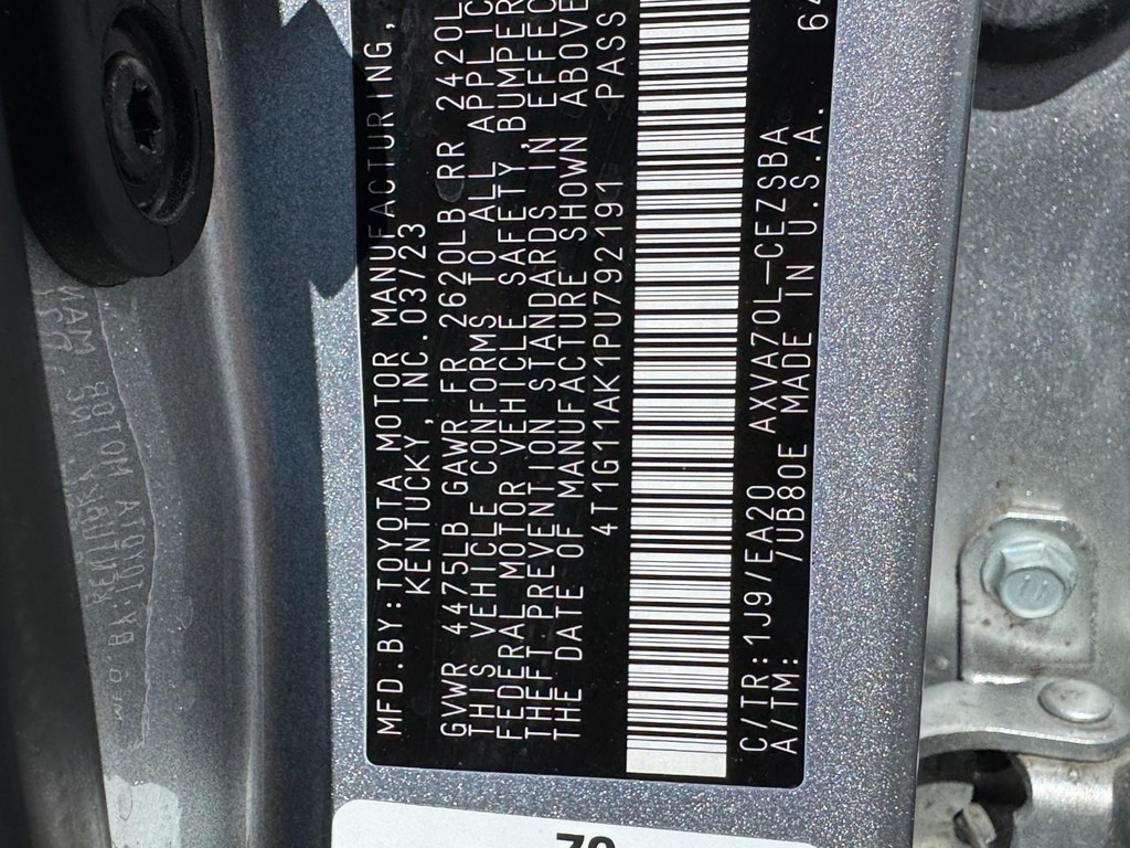 Toyota Camry Vehicle Full-screen Gallery Image 23