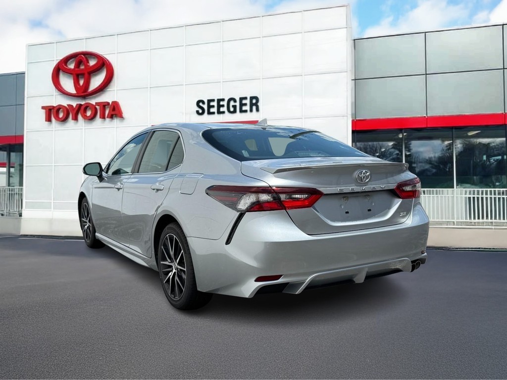 Toyota Camry Vehicle Full-screen Gallery Image 04