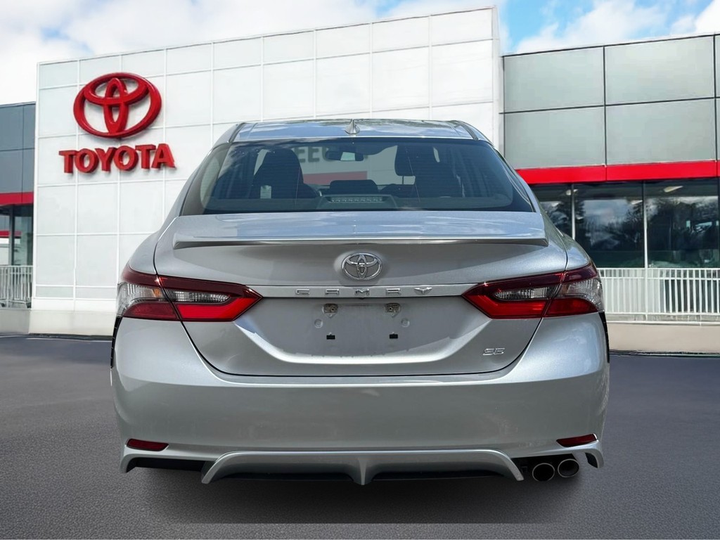 Toyota Camry Vehicle Full-screen Gallery Image 09