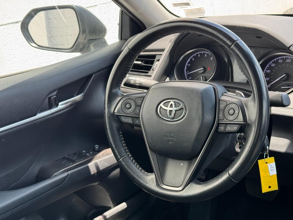 Toyota Camry Vehicle Full-screen Gallery Image 12