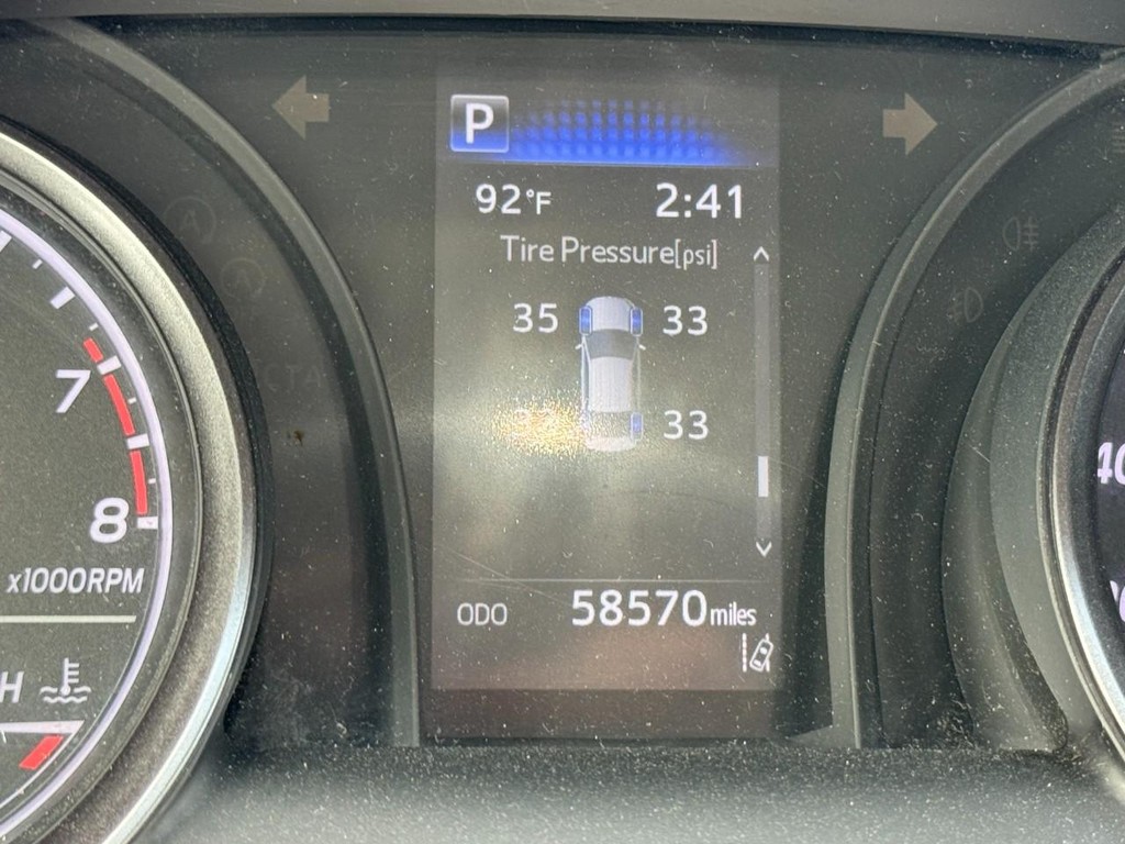 Toyota Camry Vehicle Full-screen Gallery Image 18