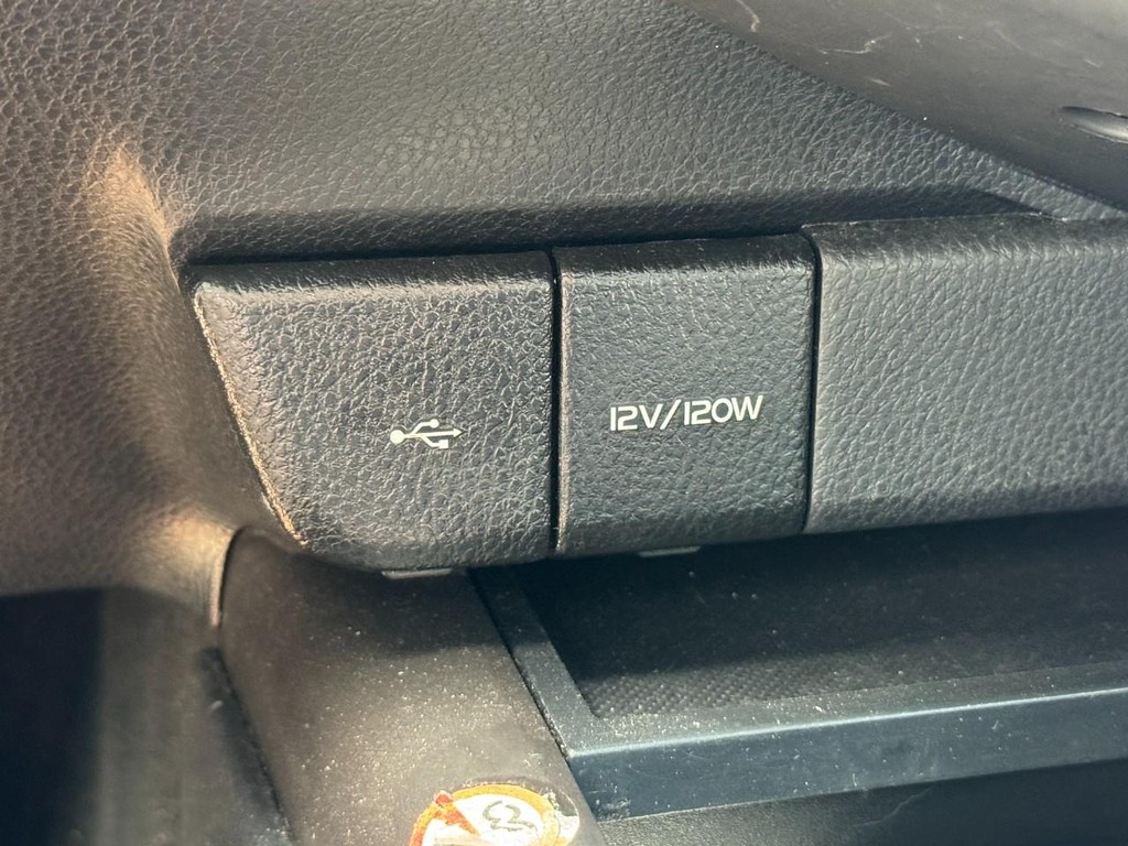 Toyota Camry Vehicle Full-screen Gallery Image 20