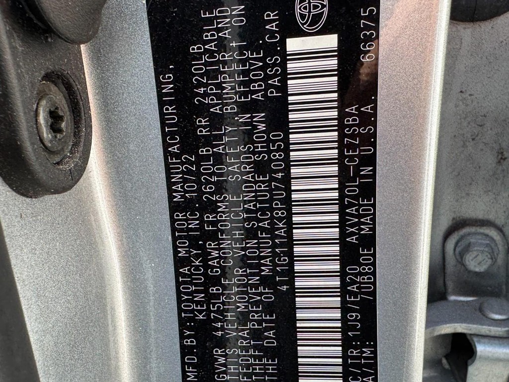 Toyota Camry Vehicle Full-screen Gallery Image 24