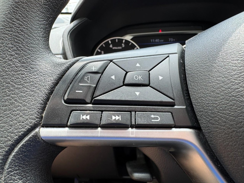 Nissan Altima Vehicle Full-screen Gallery Image 16