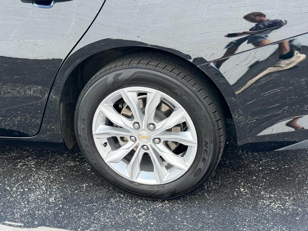 Chevrolet Malibu Vehicle Full-screen Gallery Image 05