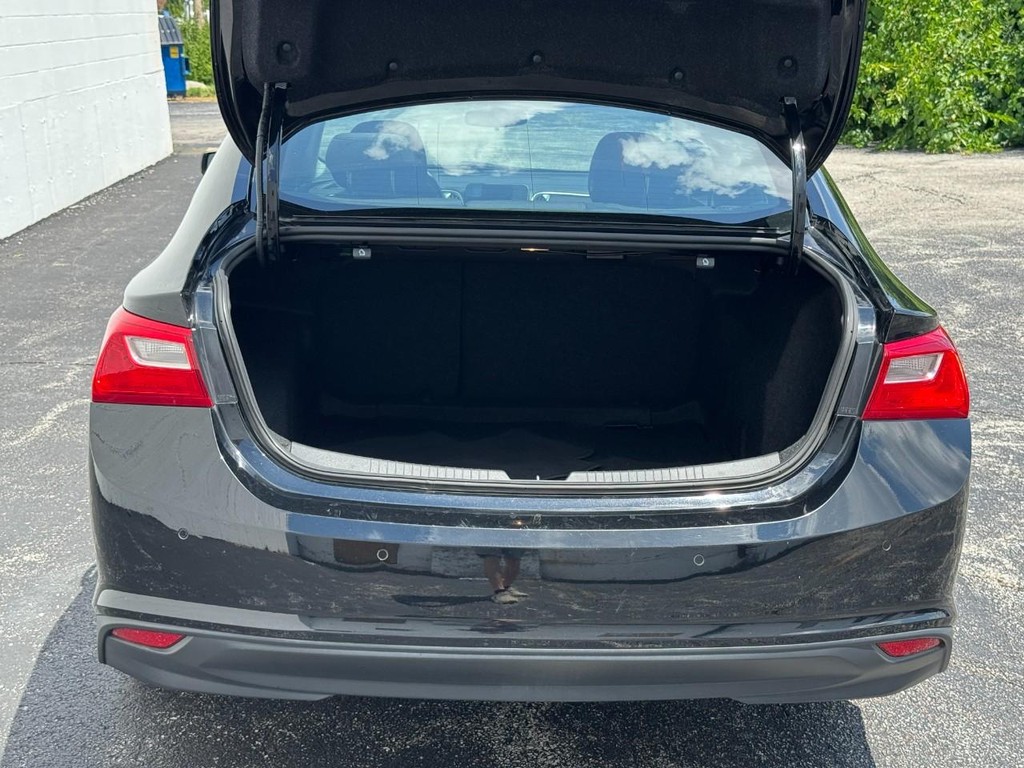 Chevrolet Malibu Vehicle Full-screen Gallery Image 08