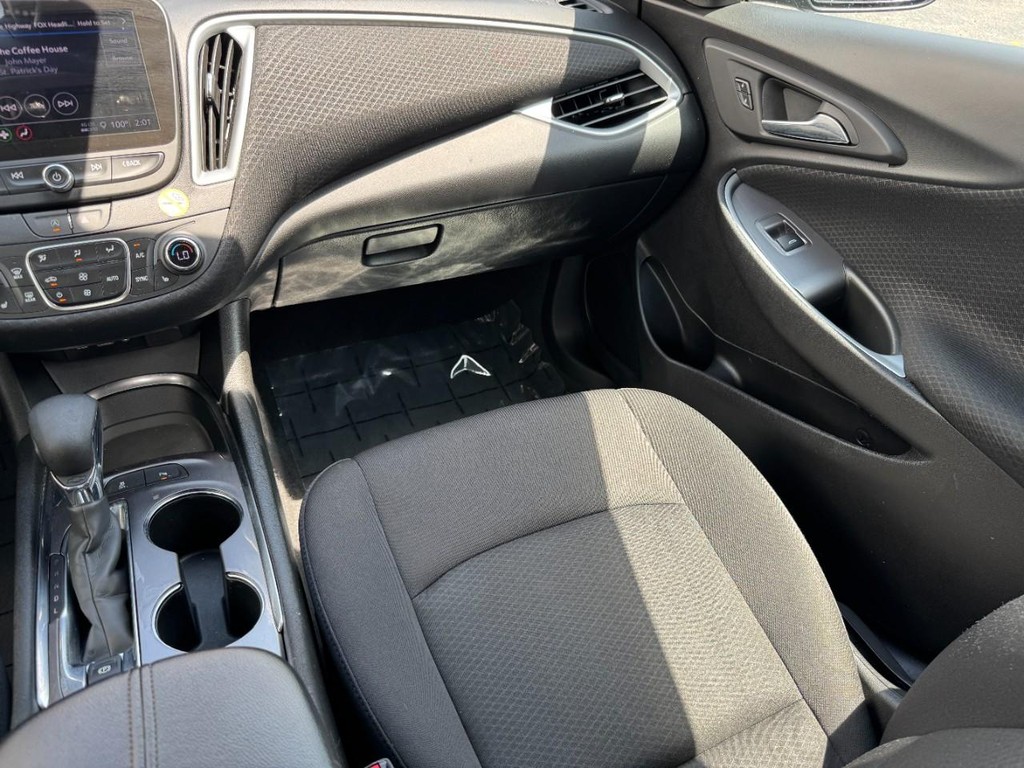 Chevrolet Malibu Vehicle Full-screen Gallery Image 15