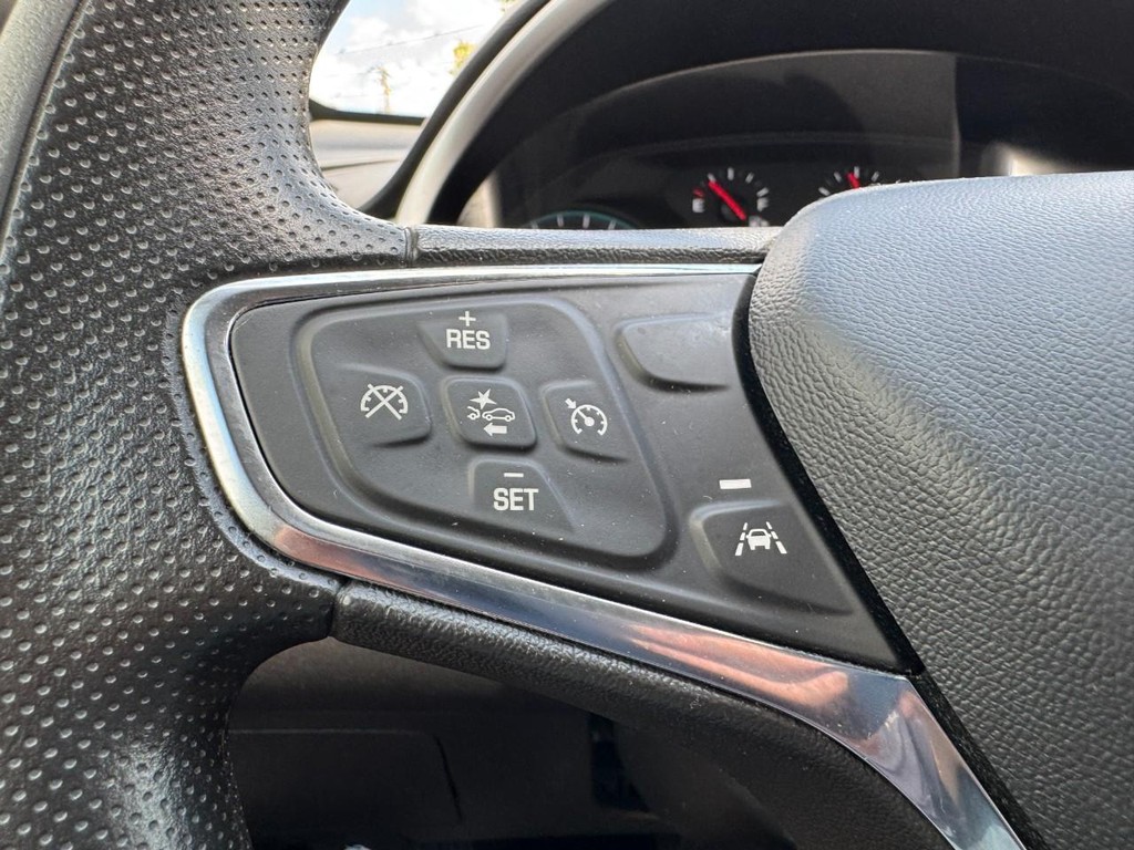 Chevrolet Malibu Vehicle Full-screen Gallery Image 16