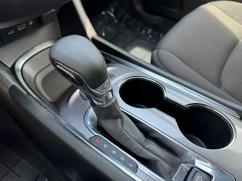 Chevrolet Malibu Vehicle Full-screen Gallery Image 19