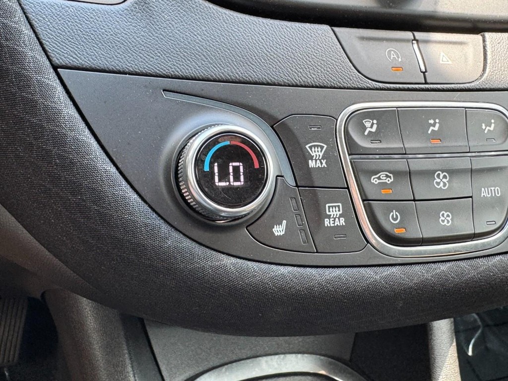 Chevrolet Malibu Vehicle Full-screen Gallery Image 20