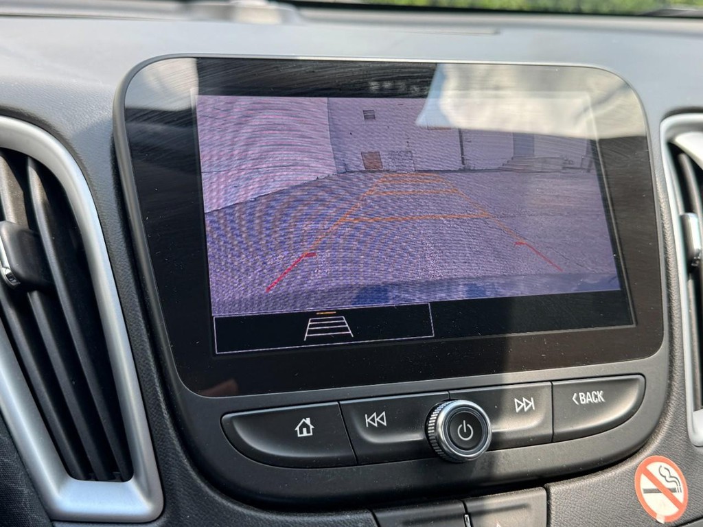 Chevrolet Malibu Vehicle Full-screen Gallery Image 21