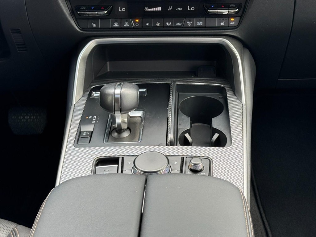 Mazda CX-70 Vehicle Full-screen Gallery Image 14