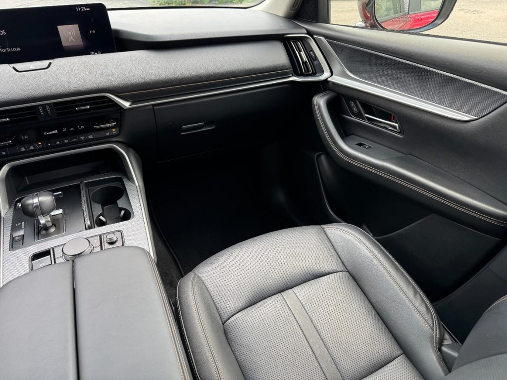 Mazda CX-70 Vehicle Full-screen Gallery Image 15