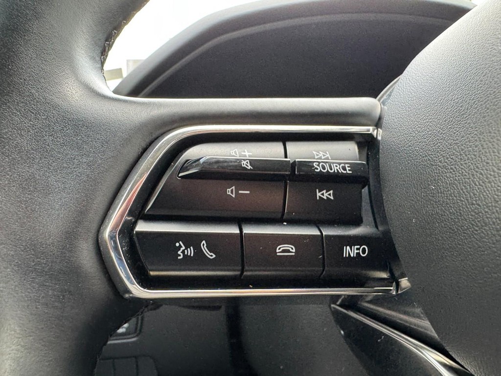 Mazda CX-70 Vehicle Full-screen Gallery Image 16