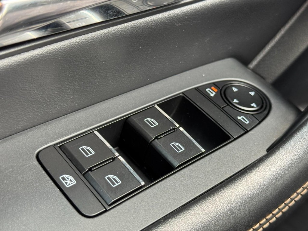 Mazda CX-70 Vehicle Full-screen Gallery Image 23