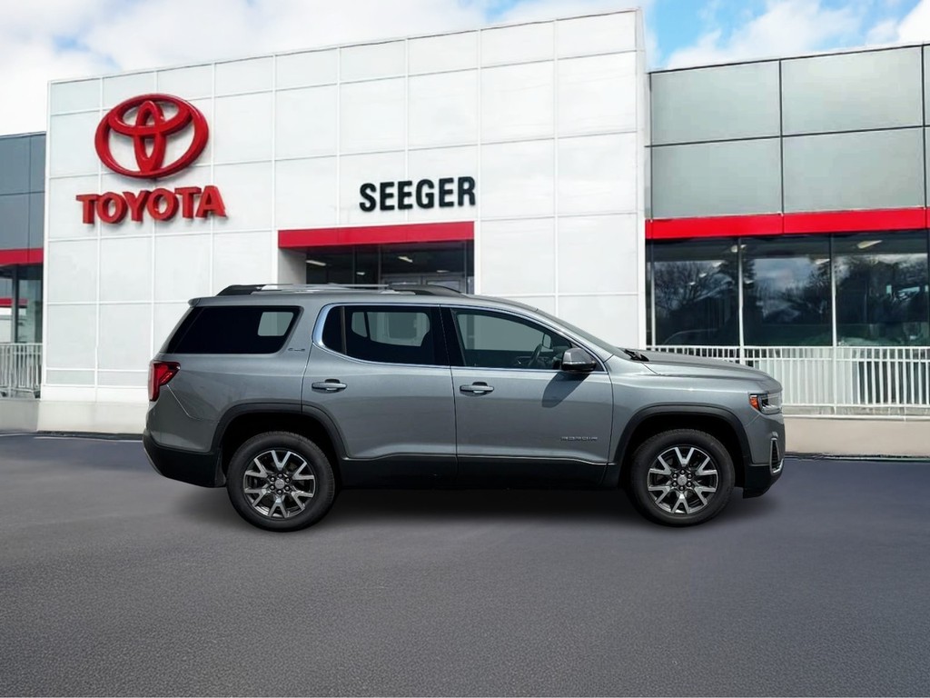 GMC Acadia Vehicle Full-screen Gallery Image 02