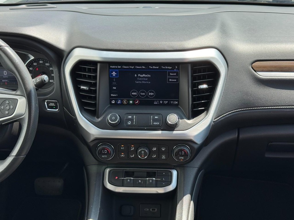 GMC Acadia Vehicle Full-screen Gallery Image 13