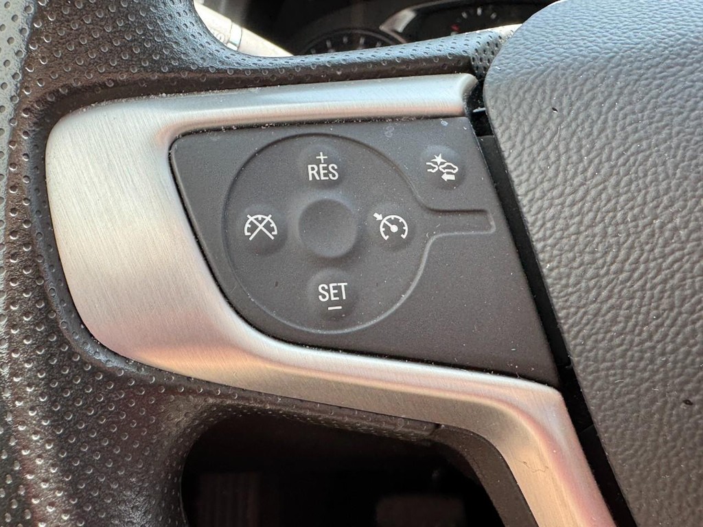 GMC Acadia Vehicle Full-screen Gallery Image 16