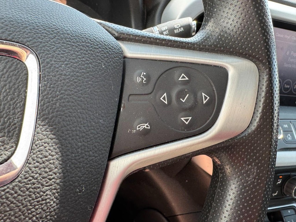 GMC Acadia Vehicle Full-screen Gallery Image 17