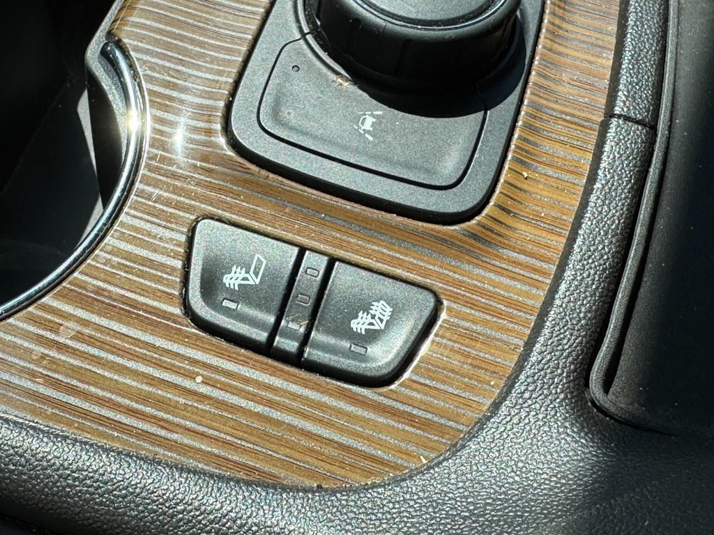 GMC Acadia Vehicle Full-screen Gallery Image 19