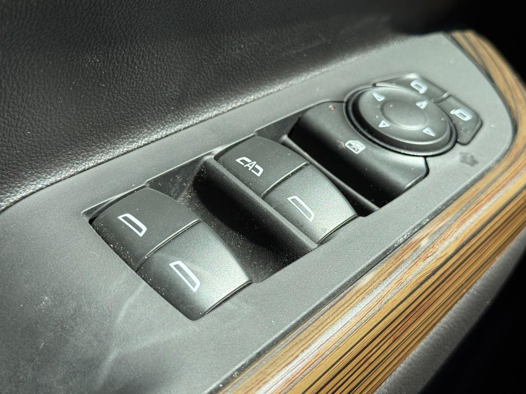 GMC Acadia Vehicle Full-screen Gallery Image 22