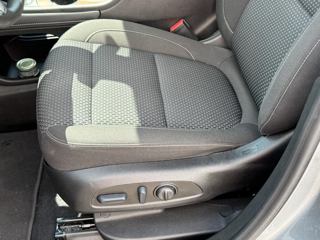 GMC Acadia Vehicle Full-screen Gallery Image 23