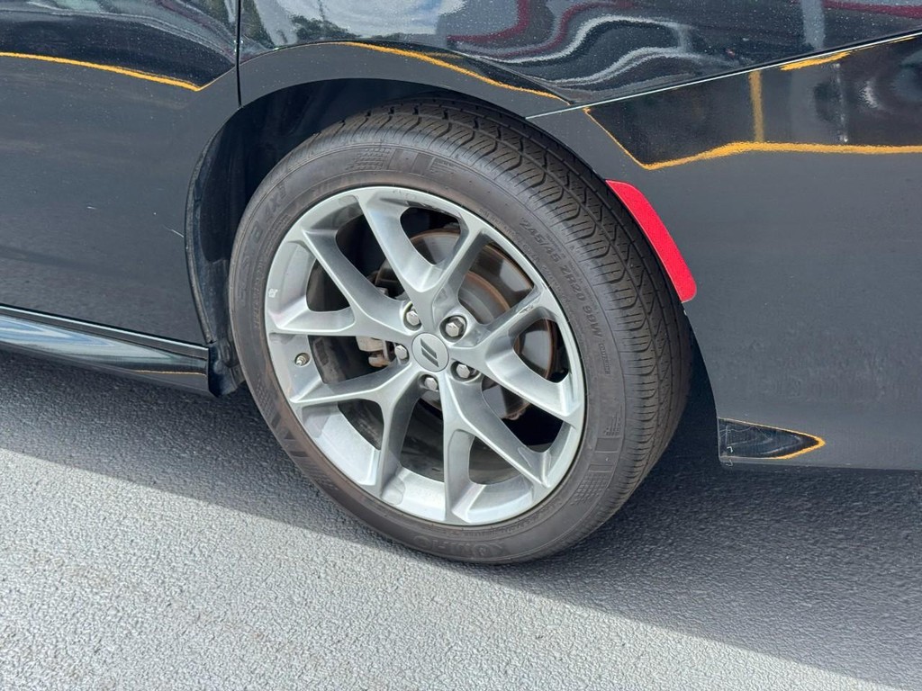 Dodge Charger Vehicle Full-screen Gallery Image 05