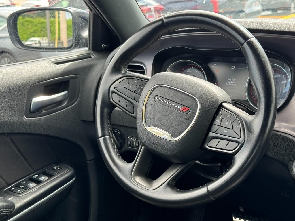 Dodge Charger Vehicle Full-screen Gallery Image 12