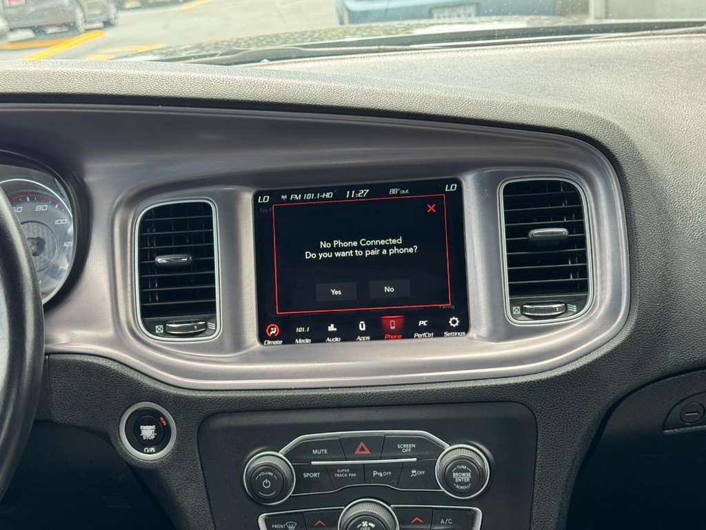 Dodge Charger Vehicle Full-screen Gallery Image 13