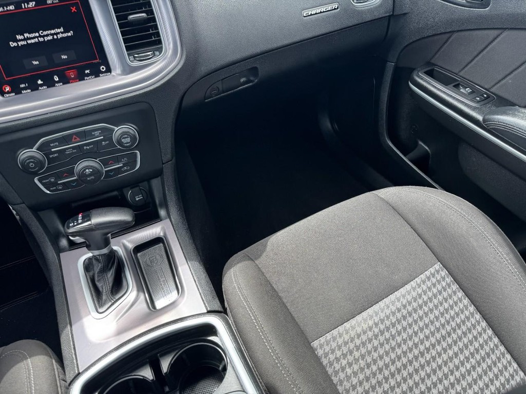 Dodge Charger Vehicle Full-screen Gallery Image 15