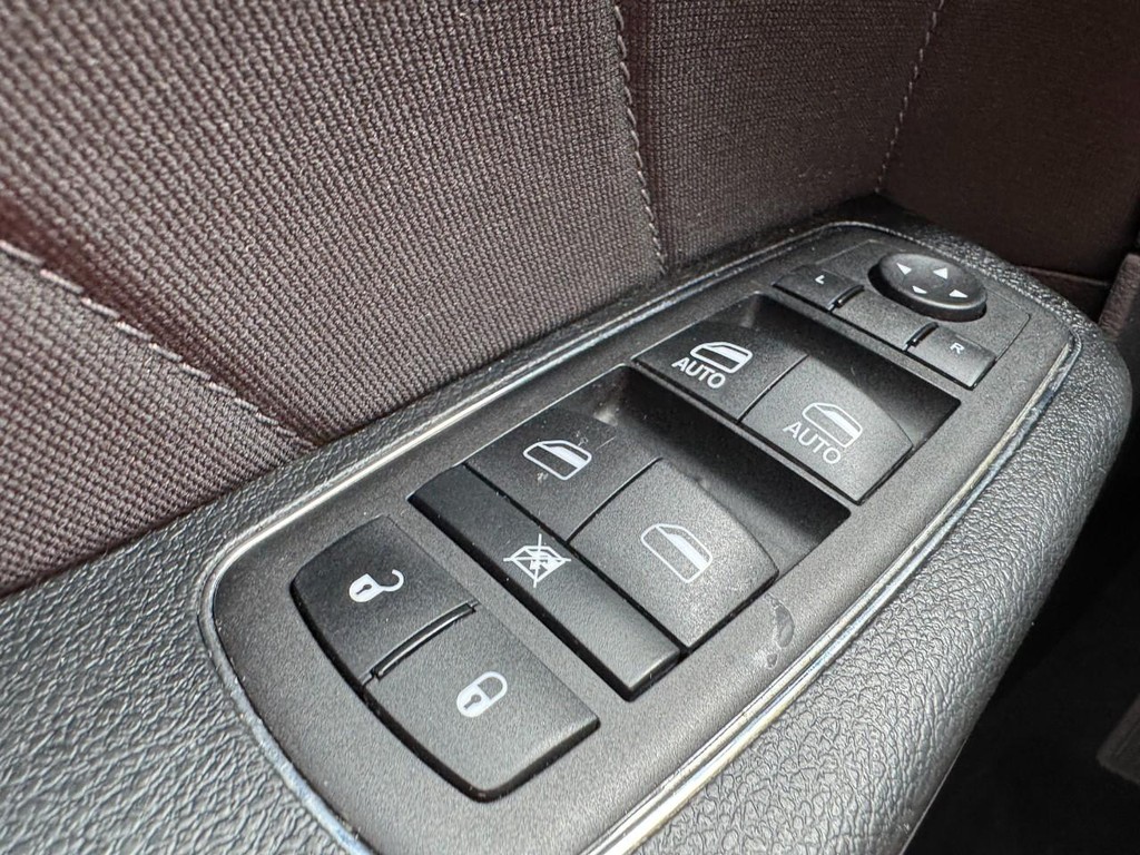 Dodge Charger Vehicle Full-screen Gallery Image 16