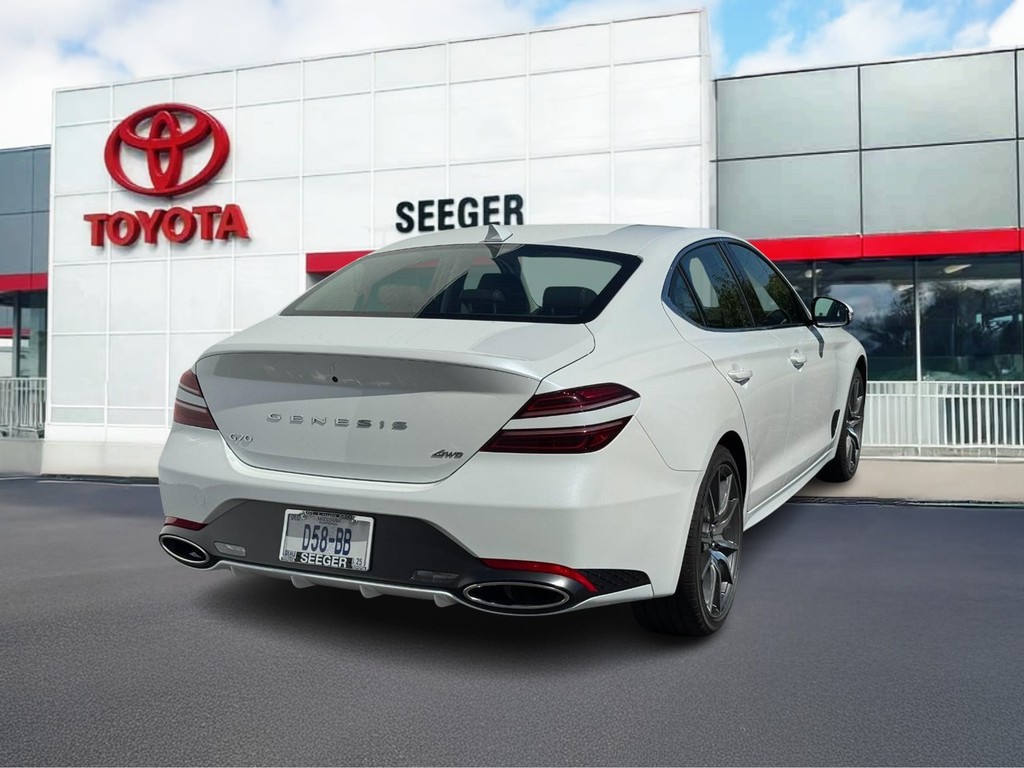 Genesis G70 Vehicle Full-screen Gallery Image 03