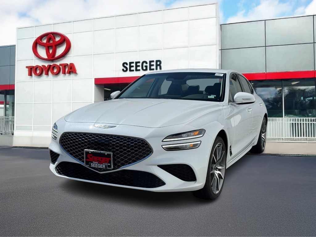 Genesis G70 Vehicle Full-screen Gallery Image 06