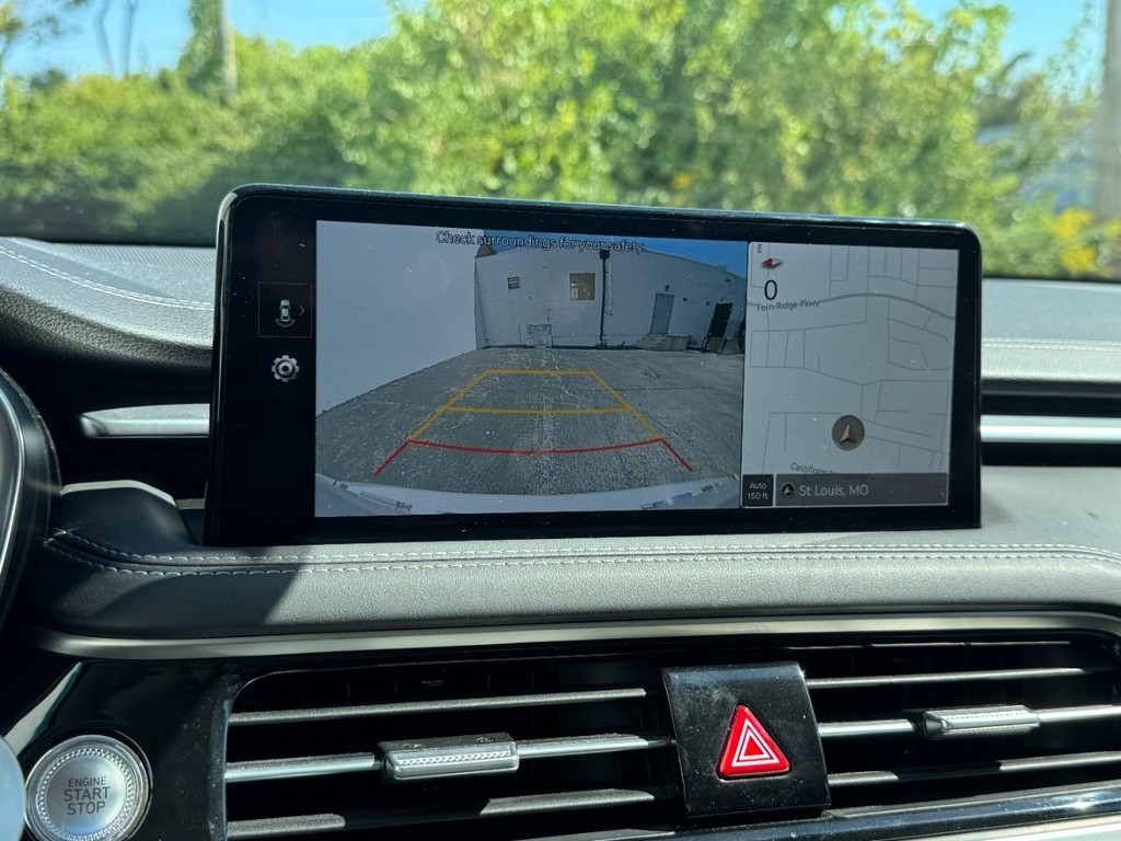 Genesis G70 Vehicle Full-screen Gallery Image 22