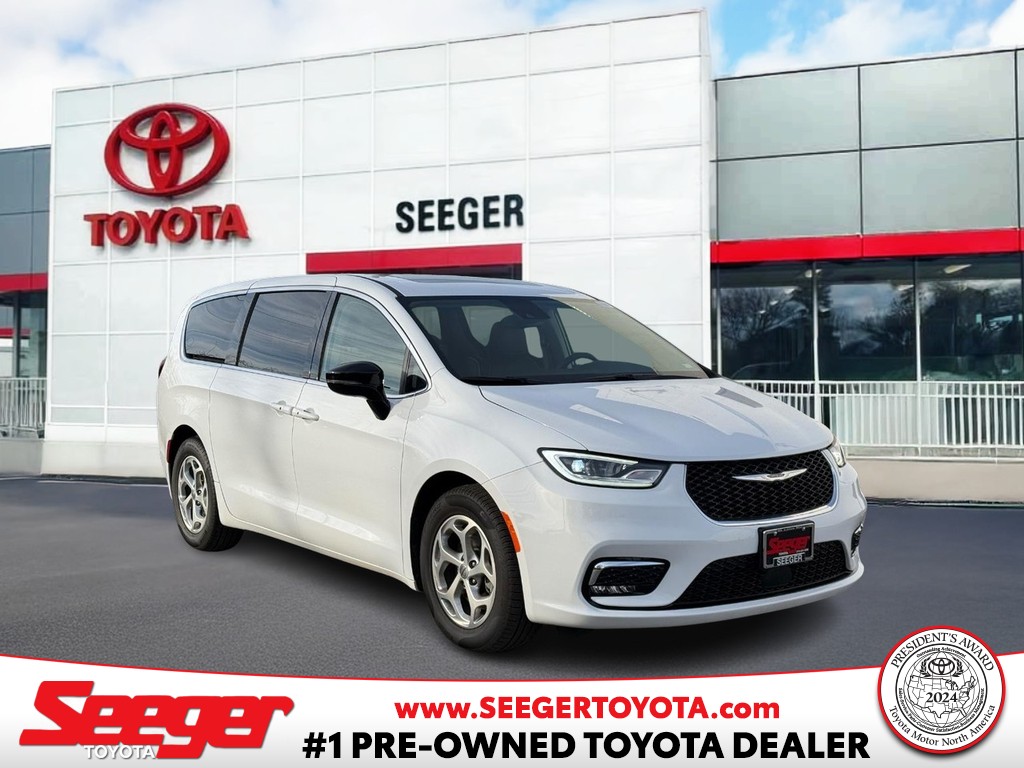 Chrysler Pacifica Vehicle Full-screen Gallery Image 01