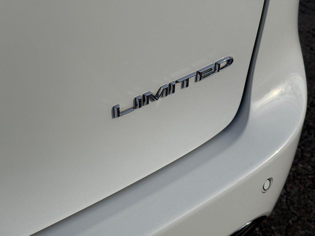 Chrysler Pacifica Vehicle Full-screen Gallery Image 06