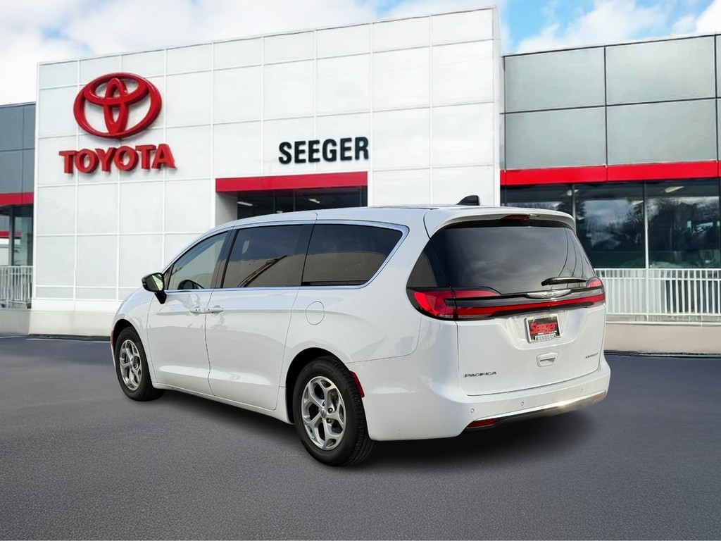 Chrysler Pacifica Vehicle Full-screen Gallery Image 07