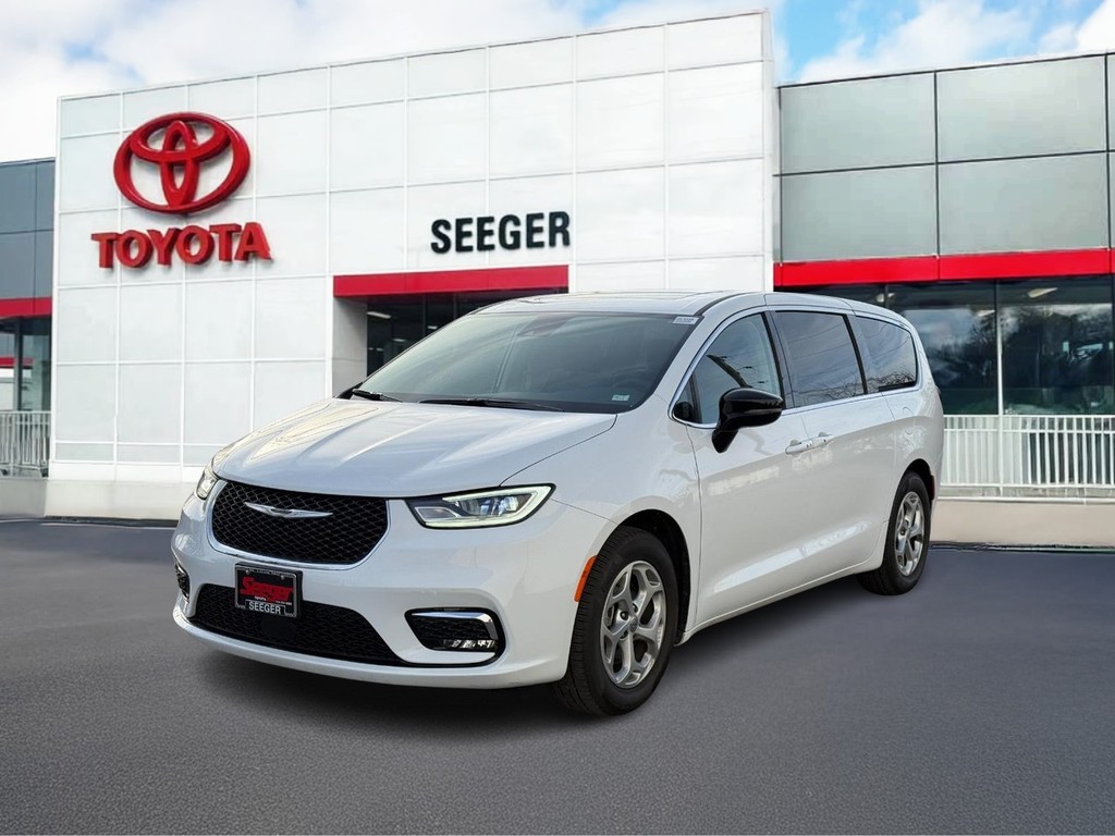 Chrysler Pacifica Vehicle Full-screen Gallery Image 09