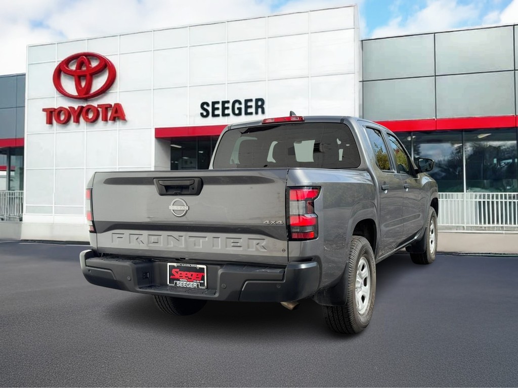 Nissan Frontier Vehicle Full-screen Gallery Image 03