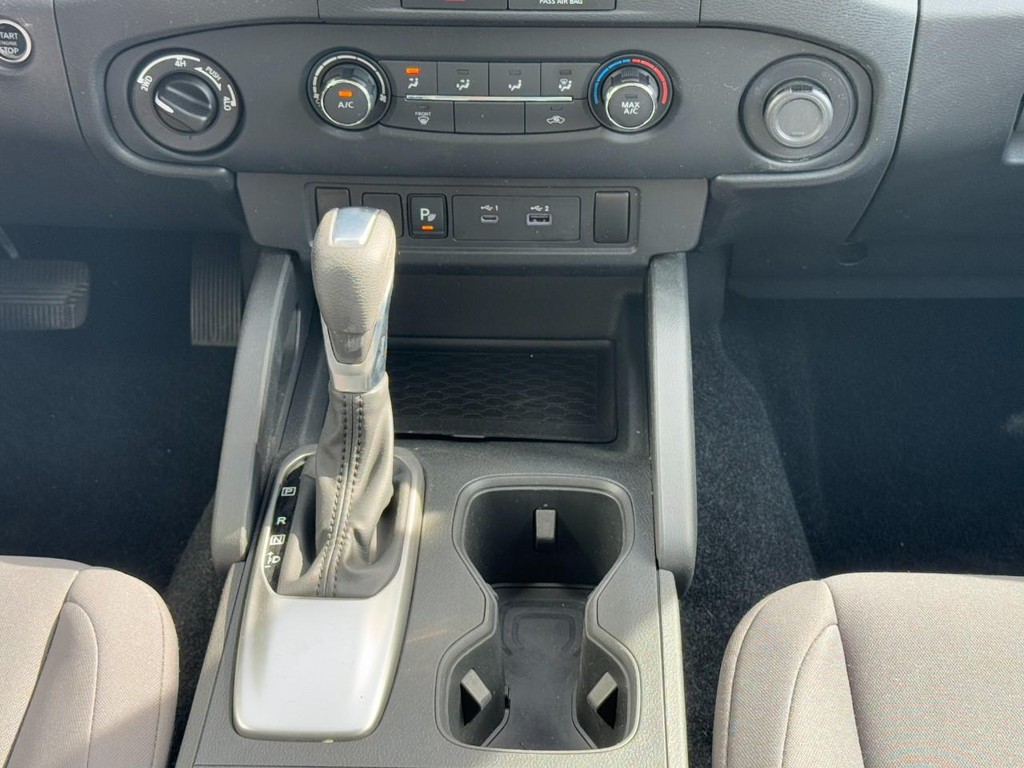 Nissan Frontier Vehicle Full-screen Gallery Image 14