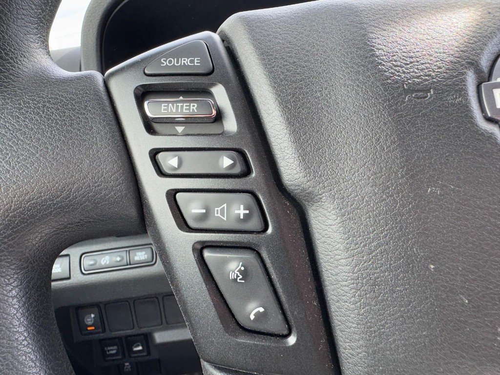 Nissan Frontier Vehicle Full-screen Gallery Image 16